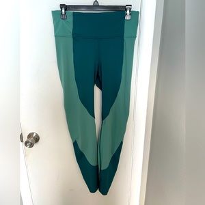 Lululemon Wake and Train Tight (leggings)